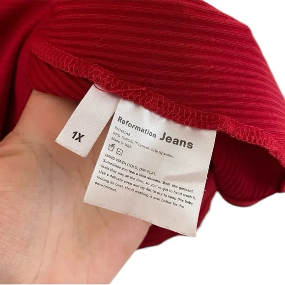 Reformation Jeans Cherry Red
Ribbed Square Neck Short Sleeve Lizzy
Dress 1X - Picture 7 of 7